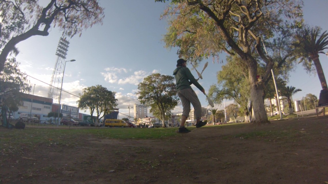 Juggling3ClubsBothFeetOnLine
